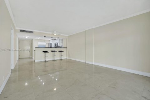 Condo in Coral Gables, Florida, 1 bedroom  № 1845428 - photo 6