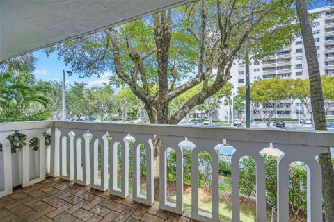 Condo in Coral Gables, Florida, 1 bedroom  № 1845428 - photo 21