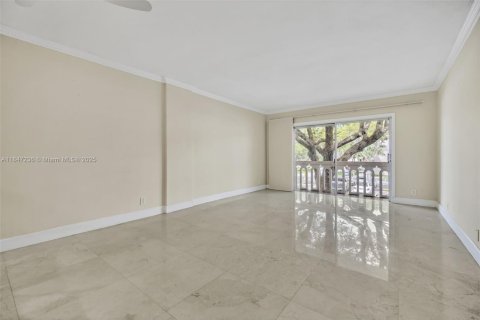 Condo in Coral Gables, Florida, 1 bedroom  № 1845428 - photo 3
