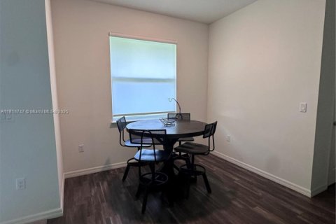 Villa ou maison à louer à Port St. Lucie, Floride: 5 chambres, 217.11 m2 № 1779678 - photo 6