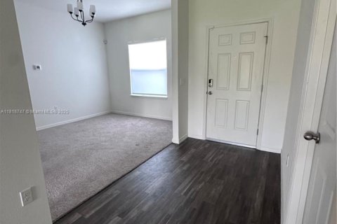 Villa ou maison à louer à Port St. Lucie, Floride: 5 chambres, 217.11 m2 № 1779678 - photo 3