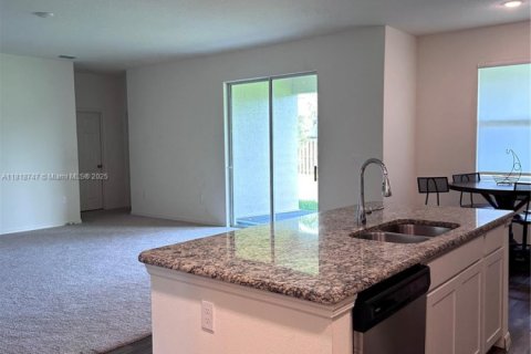 Villa ou maison à louer à Port St. Lucie, Floride: 5 chambres, 217.11 m2 № 1779678 - photo 8