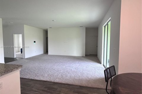 Villa ou maison à louer à Port St. Lucie, Floride: 5 chambres, 217.11 m2 № 1779678 - photo 7