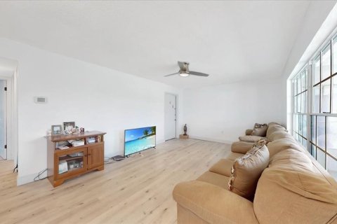 Condominio en venta en Kissimmee, Florida, 2 dormitorios, 81.01 m2 № 1812882 - foto 9