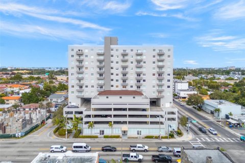 Condominio en Miami, Florida, 2 dormitorios  № 2040248
