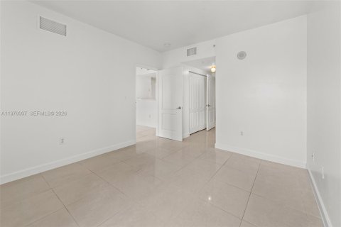 Condominio en alquiler en Miami, Florida, 2 dormitorios, 89.37 m2 № 2040248 - foto 7