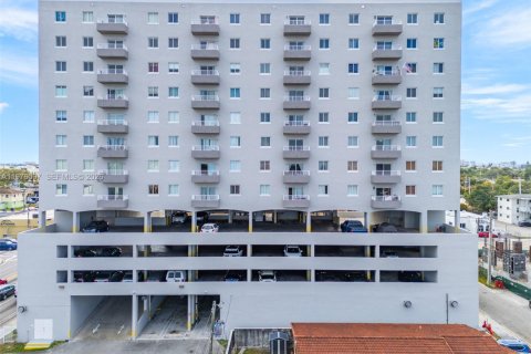 Condominio en alquiler en Miami, Florida, 2 dormitorios, 89.37 m2 № 2040248 - foto 9