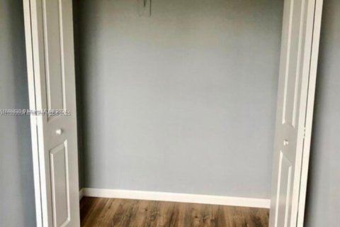 Condo in Miami, Florida, 2 bedrooms  № 1925414 - photo 10