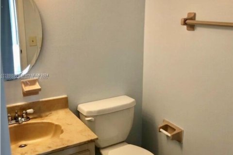 Condo in Miami, Florida, 2 bedrooms  № 1925414 - photo 14