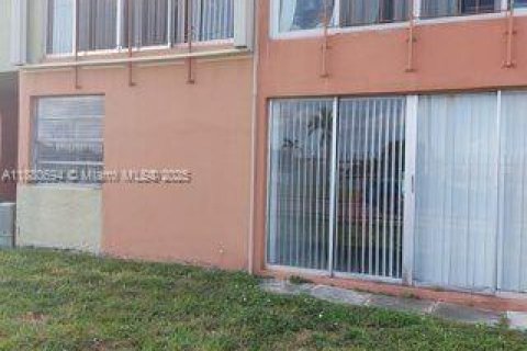 Condo in Miami, Florida, 2 bedrooms  № 1925414 - photo 16