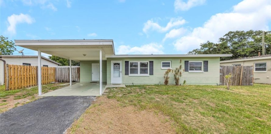 Villa ou maison à Pinellas Park, Floride 3 chambres, 95.6 m2 № 2218817