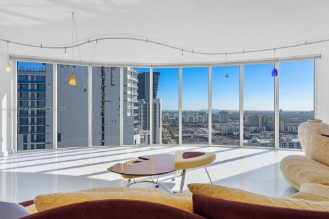 Condominio en venta en Sunny Isles Beach, Florida, 3 dormitorios, 194.17 m2 № 1959513 - foto 10