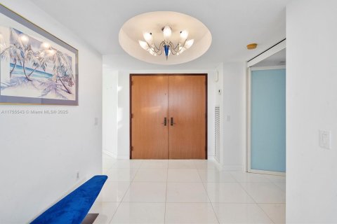 Condo in Sunny Isles Beach, Florida, 3 bedrooms № 1959513 - photo 19