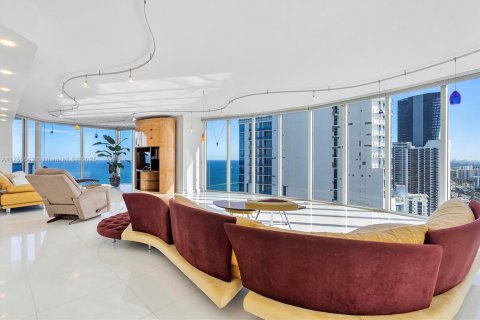 Condominio en venta en Sunny Isles Beach, Florida, 3 dormitorios, 194.17 m2 № 1959513 - foto 5
