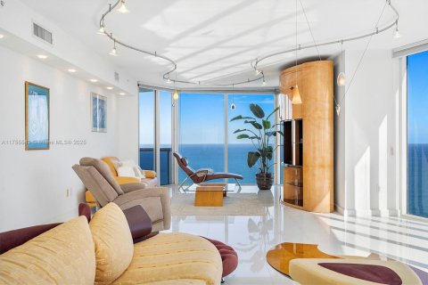 Condominio en venta en Sunny Isles Beach, Florida, 3 dormitorios, 194.17 m2 № 1959513 - foto 9