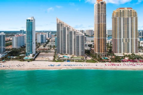 Condominio en venta en Sunny Isles Beach, Florida, 3 dormitorios, 194.17 m2 № 1959513 - foto 2