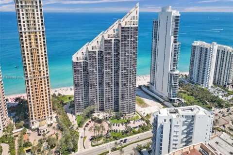 Condominio en venta en Sunny Isles Beach, Florida, 3 dormitorios, 194.17 m2 № 1959513 - foto 1