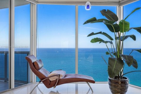Condo in Sunny Isles Beach, Florida, 3 bedrooms № 1959513 - photo 13