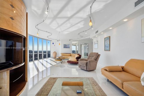 Condo in Sunny Isles Beach, Florida, 3 bedrooms № 1959513 - photo 14