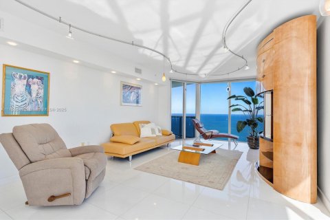 Condominio en venta en Sunny Isles Beach, Florida, 3 dormitorios, 194.17 m2 № 1959513 - foto 11