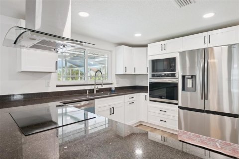 House in Apollo Beach, Florida 3 bedrooms, 134.89 sq.m. № 1856255 - photo 11