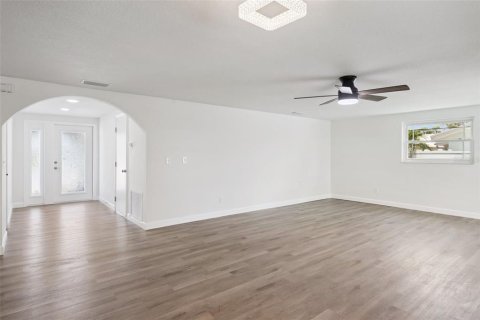 House in Apollo Beach, Florida 3 bedrooms, 134.89 sq.m. № 1856255 - photo 5
