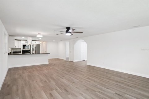 House in Apollo Beach, Florida 3 bedrooms, 134.89 sq.m. № 1856255 - photo 4