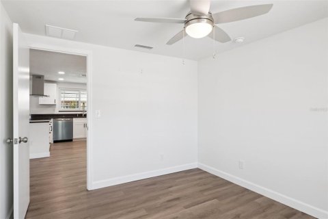House in Apollo Beach, Florida 3 bedrooms, 134.89 sq.m. № 1856255 - photo 12