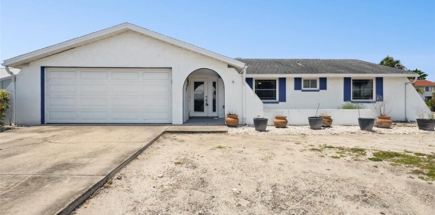 House in Apollo Beach, Florida 3 bedrooms, 134.89 sq.m. № 1856255