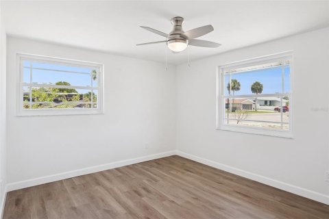 House in Apollo Beach, Florida 3 bedrooms, 134.89 sq.m. № 1856255 - photo 23