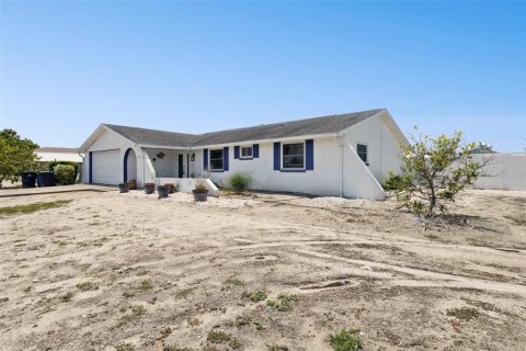 House in Apollo Beach, Florida 3 bedrooms, 134.89 sq.m. № 1856255 - photo 2