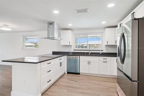 House in Apollo Beach, Florida 3 bedrooms, 134.89 sq.m. № 1856255 - photo 10