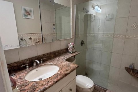 Condominio en venta en Hallandale Beach, Florida, 1 dormitorio, 58.06 m2 № 2032480 - foto 11