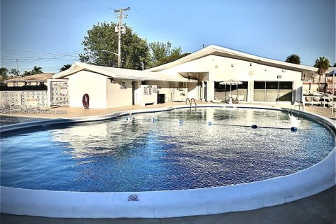 Condominio en venta en Hallandale Beach, Florida, 1 dormitorio, 58.06 m2 № 2032480 - foto 21