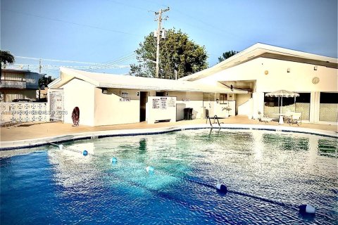 Condominio en venta en Hallandale Beach, Florida, 1 dormitorio, 58.06 m2 № 2032480 - foto 27