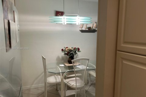 Condominio en venta en Hallandale Beach, Florida, 1 dormitorio, 58.06 m2 № 2032480 - foto 16