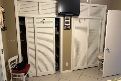 Condominio en venta en Hallandale Beach, Florida, 1 dormitorio, 58.06 m2 № 2032480 - foto 9