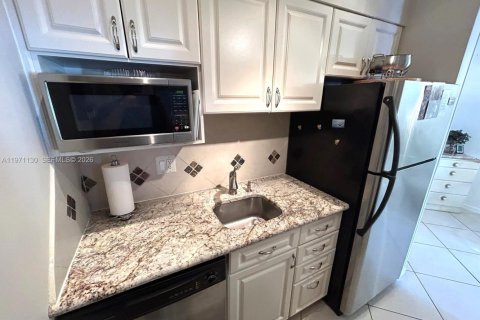 Condominio en venta en Hallandale Beach, Florida, 1 dormitorio, 58.06 m2 № 2032480 - foto 17