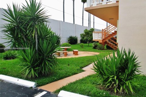 Condominio en venta en Hallandale Beach, Florida, 1 dormitorio, 58.06 m2 № 2032480 - foto 23