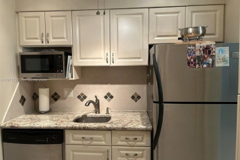 Condominio en venta en Hallandale Beach, Florida, 1 dormitorio, 58.06 m2 № 2032480 - foto 13