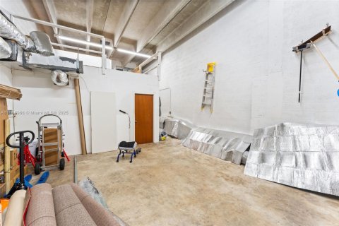 Propiedad comercial en venta en Miami, Florida № 1943613 - foto 17