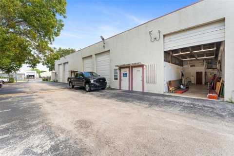Propiedad comercial en venta en Miami, Florida № 1943613 - foto 5