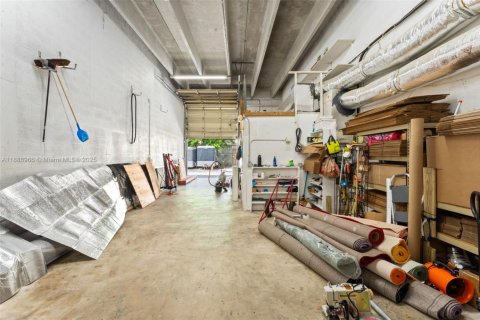 Propiedad comercial en venta en Miami, Florida № 1943613 - foto 15