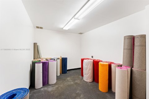 Propiedad comercial en venta en Miami, Florida № 1943613 - foto 6