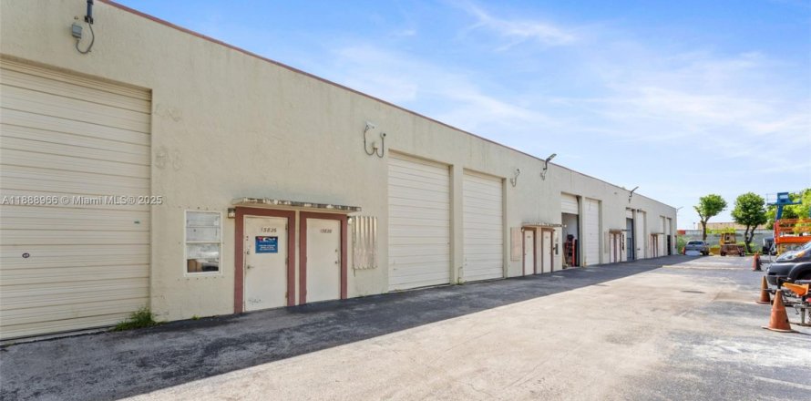 Propiedad comercial en Miami, Florida № 1943613