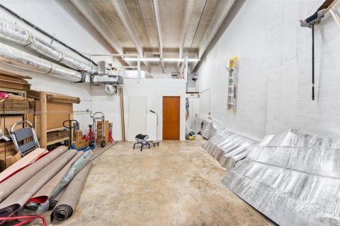 Propiedad comercial en venta en Miami, Florida № 1943613 - foto 18