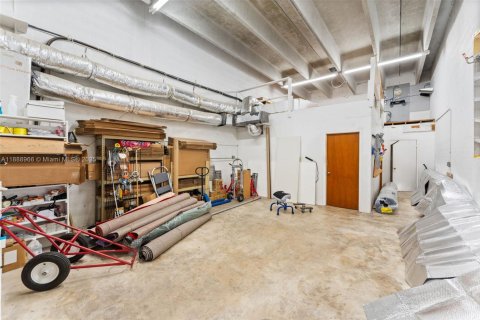 Propiedad comercial en venta en Miami, Florida № 1943613 - foto 16