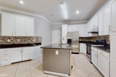 House in Casselberry, Florida 4 bedrooms, 257.62 sq.m. № 1391388 - photo 14