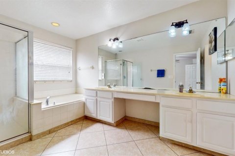 House in Casselberry, Florida 4 bedrooms, 257.62 sq.m. № 1391388 - photo 25