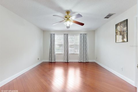 House in Casselberry, Florida 4 bedrooms, 257.62 sq.m. № 1391388 - photo 23